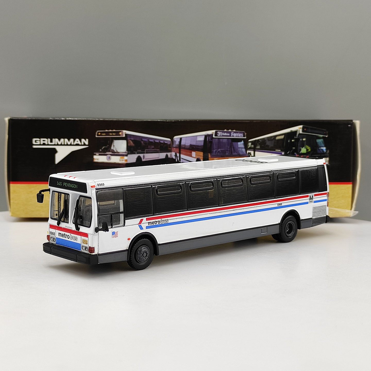 Vintage Collectible Model Cars - Diecast IR 1:87 Scale Vintage Bus