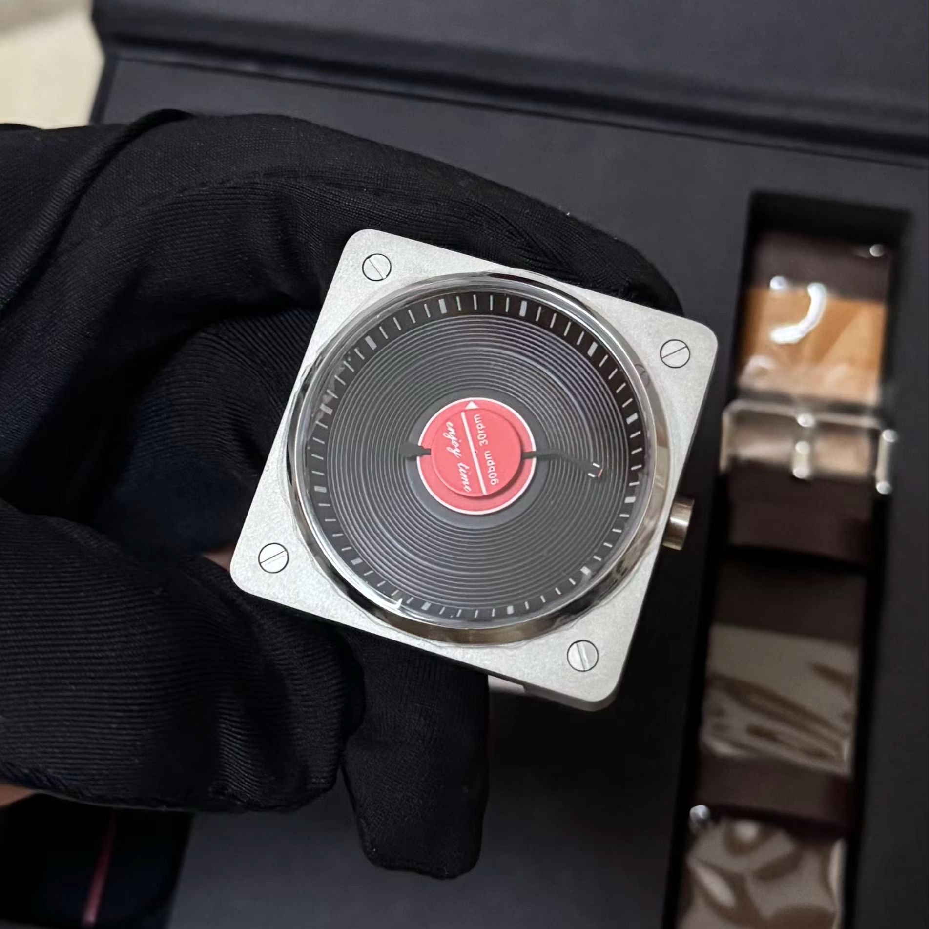 SKU Vinyl Record Quartz Watch  - đánh giá và giá Vintage Collectible Watches