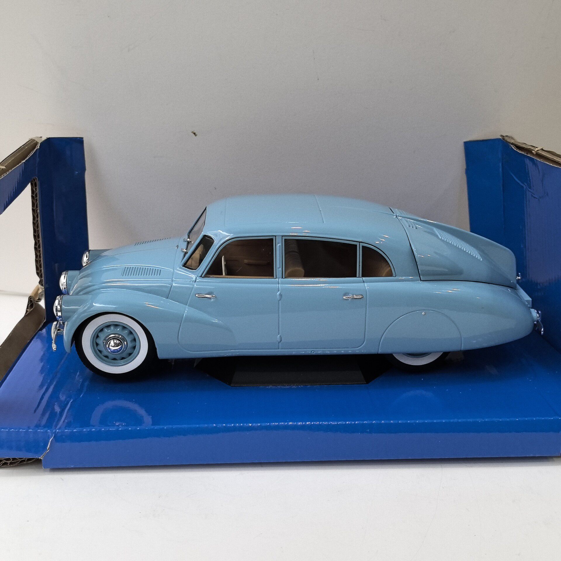 MCG Diecast 1/18 Scale TATRA 8 - đánh giá và giá Vintage Collectible Model Cars